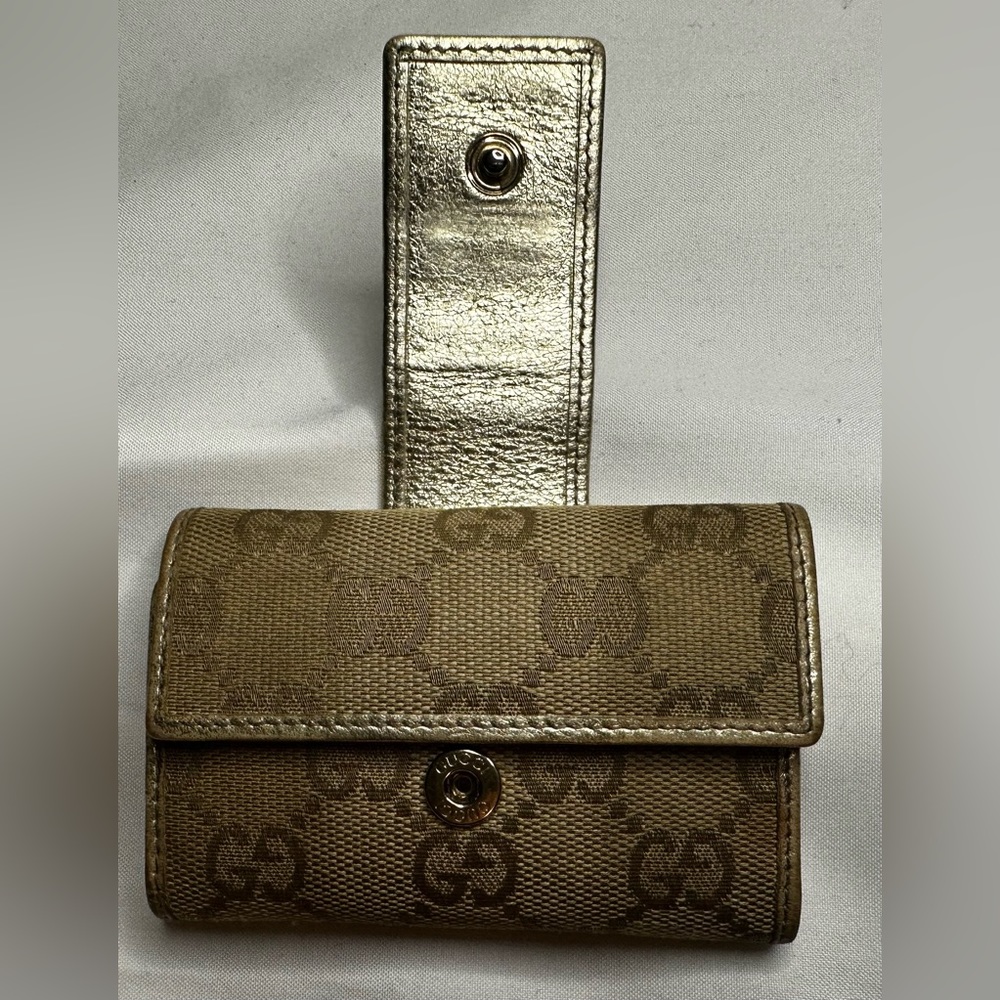 Authentic GUCCI Gold Monogram Key Holder GUC - Picture 6 of 17